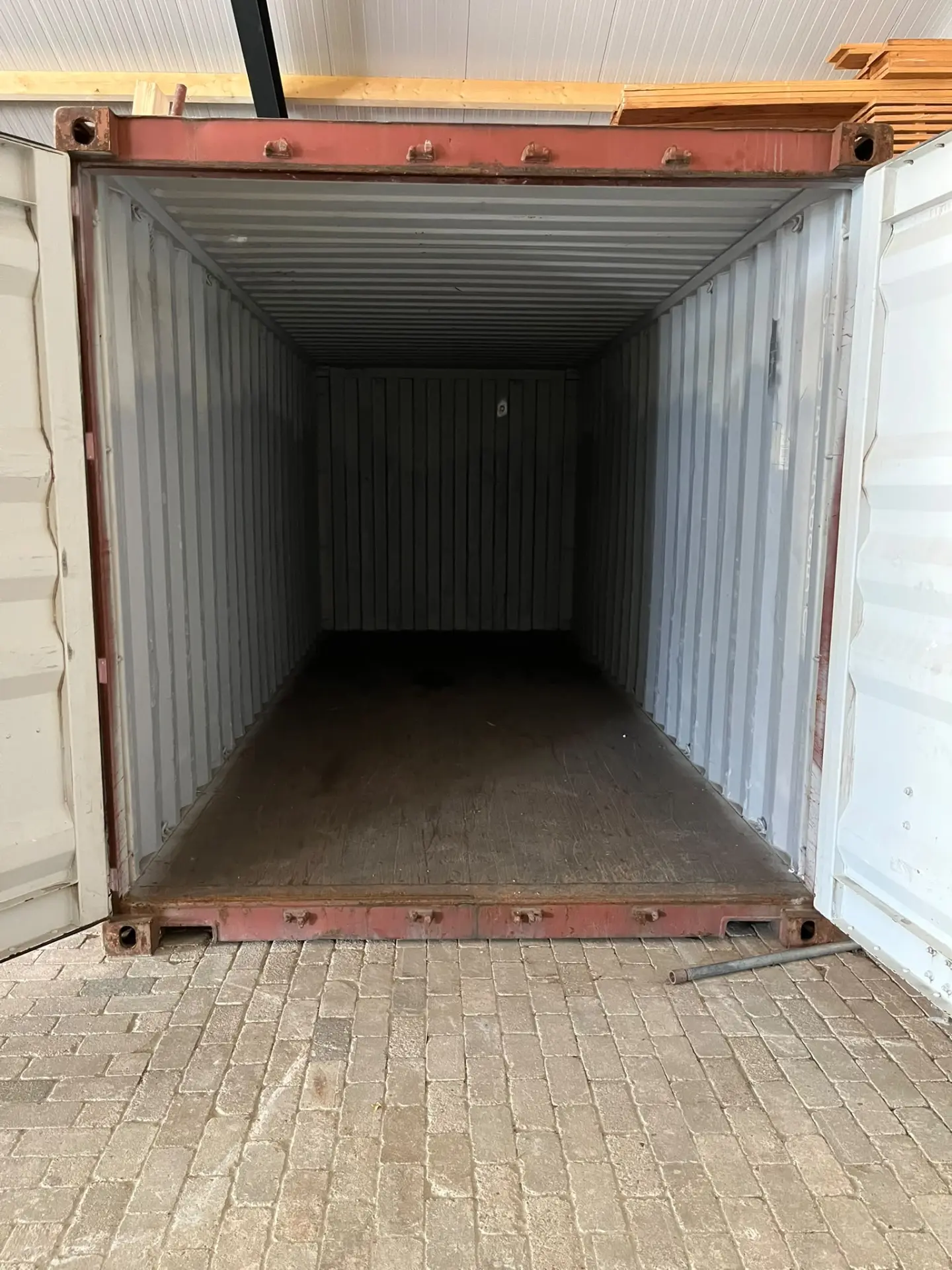 Open opslagbox met droge opslagruimte van circa 14 m² in Groningen